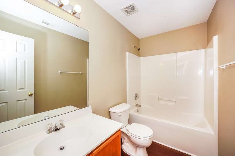 2,040/Mo, 1928 Slumber Oaks Ct Huntersville, NC 28078 Bathroom View