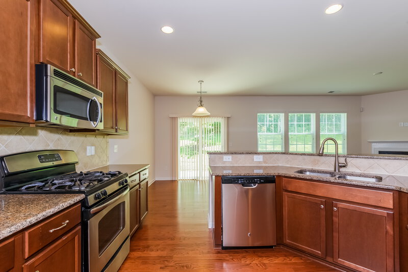 0/Mo, 5936 Stirlingshire Ct Charlotte, NC 28278 Kitchen View