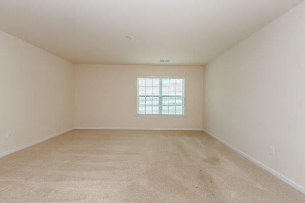 0/Mo, 5936 Stirlingshire Ct Charlotte, NC 28278 Sitting Room View
