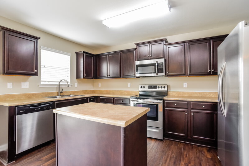 2,000/Mo, 1860 Greenbrook Trl Dallas, NC 28034 Kitchen View