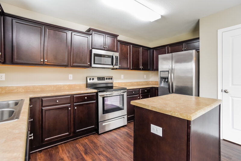 2,000/Mo, 1860 Greenbrook Trl Dallas, NC 28034 Kitchen View 2