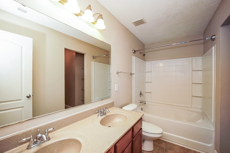 1,905/Mo, 712 Winborne Ave SW Concord, NC 28025 Main Bathroom View