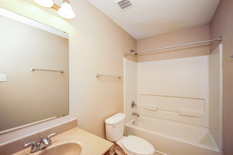 1,905/Mo, 712 Winborne Ave SW Concord, NC 28025 Bathroom View