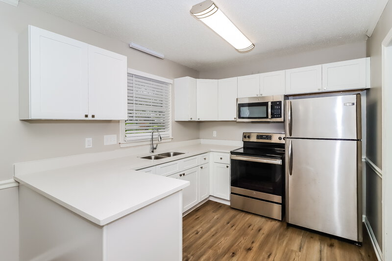 1,910/Mo, 11400 Red Hickory Ln Charlotte, NC 28273 Kitchen View 2