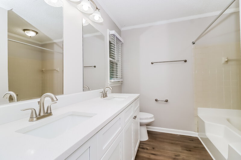 1,910/Mo, 11400 Red Hickory Ln Charlotte, NC 28273 Main Bathroom View