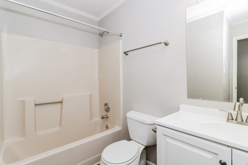 1,910/Mo, 11400 Red Hickory Ln Charlotte, NC 28273 Bathroom View