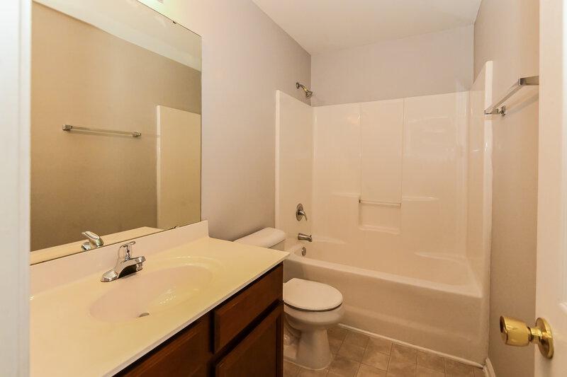1,940/Mo, 5913 Brookfield Pointe Dr Charlotte, NC 28216 Bathroom View