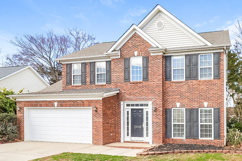 2,330/Mo, 13138 Planters Row Dr Charlotte, NC 28278 Front View