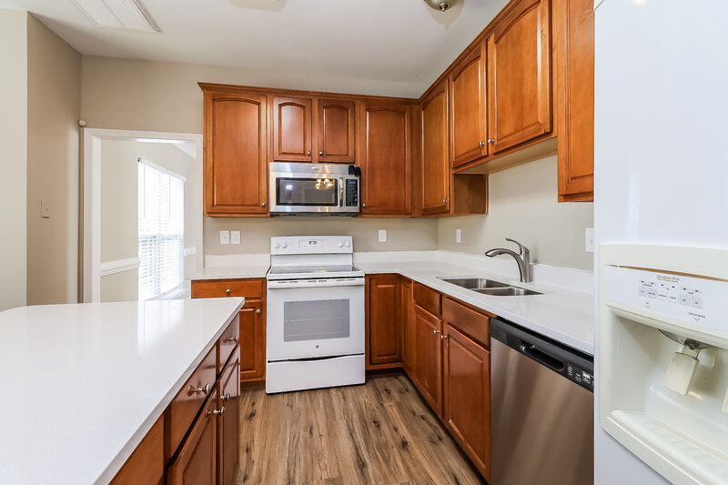 2,330/Mo, 13138 Planters Row Dr Charlotte, NC 28278 Kitchen View