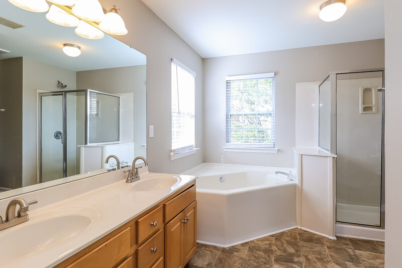 2,330/Mo, 13138 Planters Row Dr Charlotte, NC 28278 Main Bathroom View