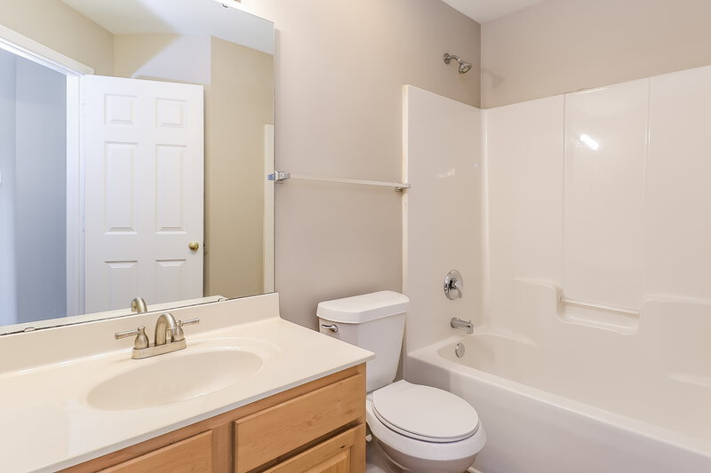 2,330/Mo, 13138 Planters Row Dr Charlotte, NC 28278 Bathroom View