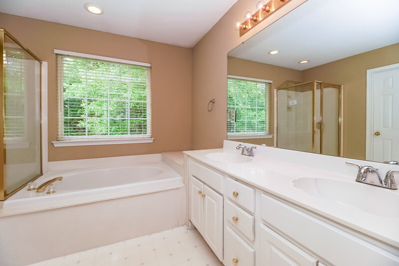 2,590/Mo, 8936 Coppermine Ln Charlotte, NC 28269 Main Bathroom View