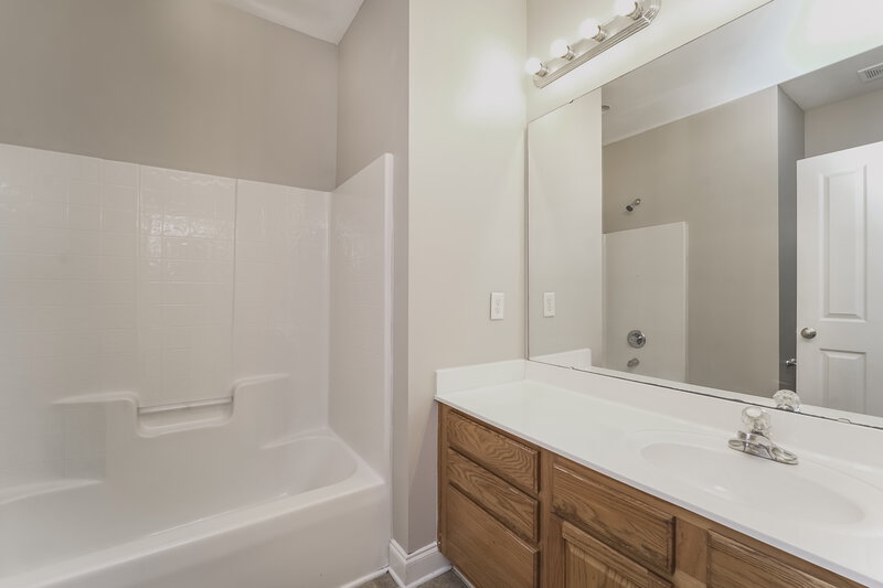 2,460/Mo, 10729 Tradition View Dr Charlotte, NC 28269 Bathroom View