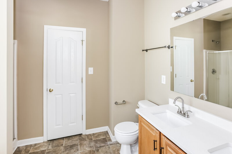1,825/Mo, 6813 Babbling Brook Ln Concord, NC 28025 Main Bathroom View