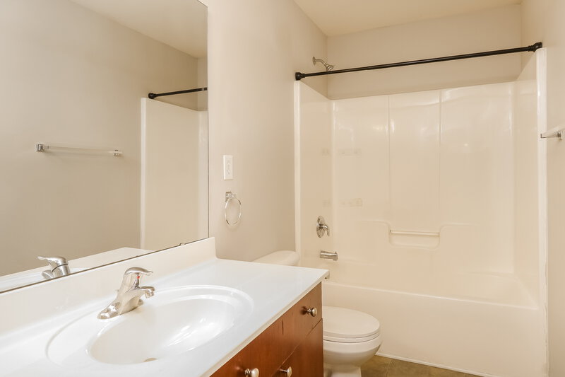 2,420/Mo, 15126 Callow Forest Dr Charlotte, NC 28273 Bathroom View