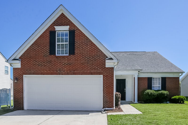 2,105/Mo, 12705 Walking Stick Dr Charlotte, NC 28278 Front View