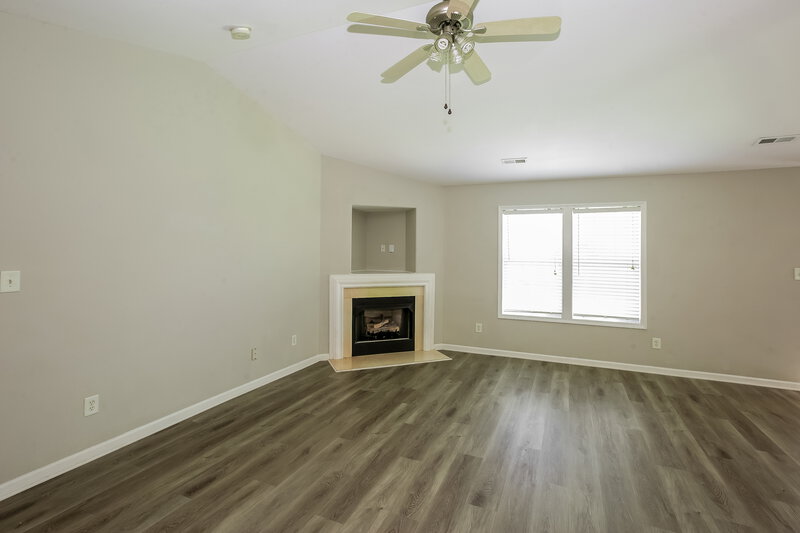 2,105/Mo, 12705 Walking Stick Dr Charlotte, NC 28278 Living Room View 2
