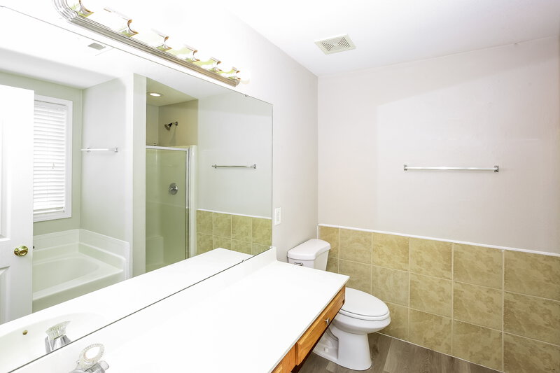 2,105/Mo, 12705 Walking Stick Dr Charlotte, NC 28278 Main Bathroom View
