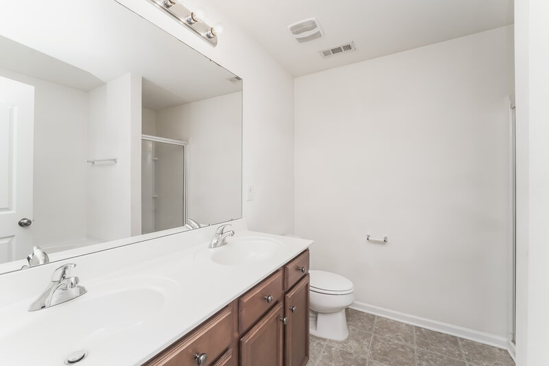 1,655/Mo, 4610 Palustris Ct Charlotte, NC 28269 Main Bathroom View