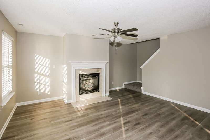 2,100/Mo, 10324 Wakerobin Ln Charlotte, NC 28213 Living Room View
