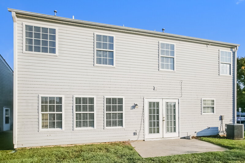 2,100/Mo, 10324 Wakerobin Ln Charlotte, NC 28213 Rear View 2