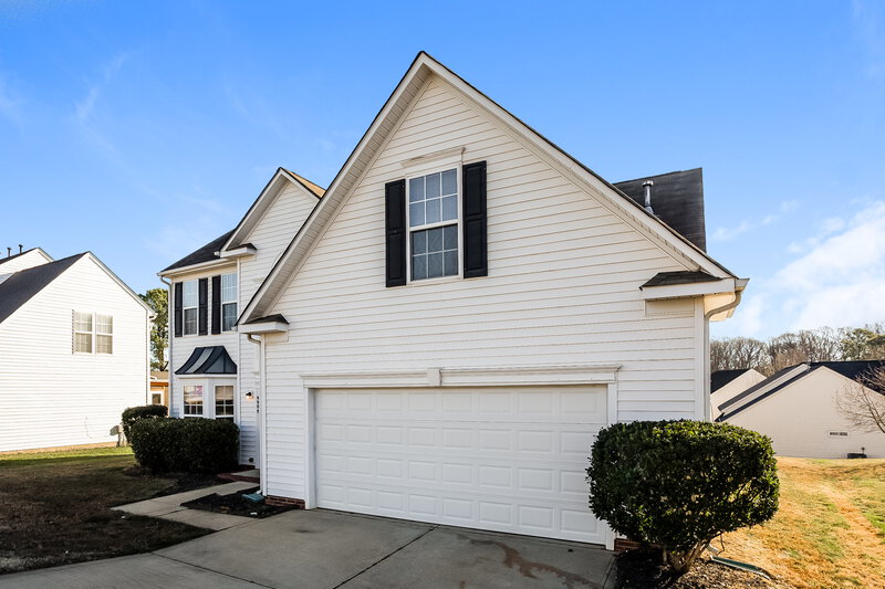 2,135/Mo, 9908 Spring Park Dr Charlotte, NC 28269 Front View 2