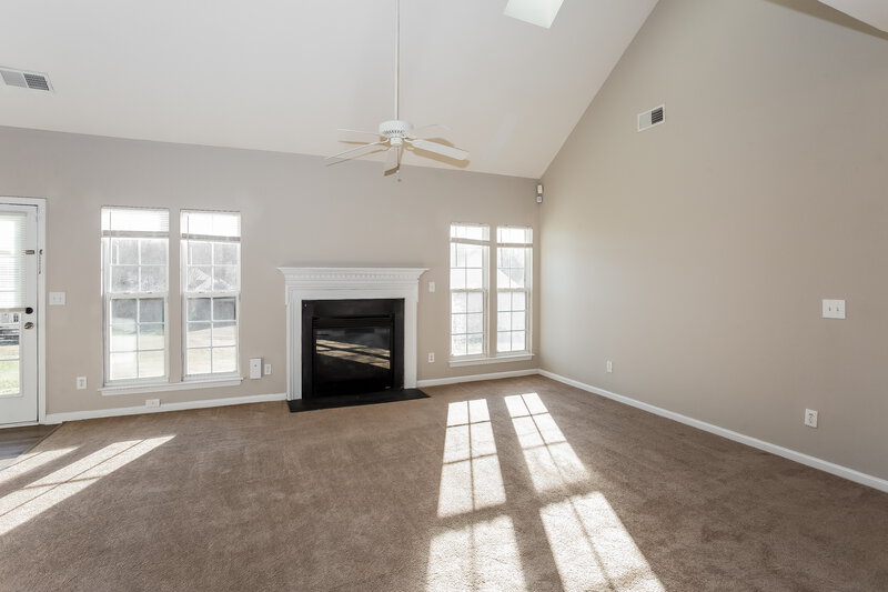 2,135/Mo, 9908 Spring Park Dr Charlotte, NC 28269 Living Room View