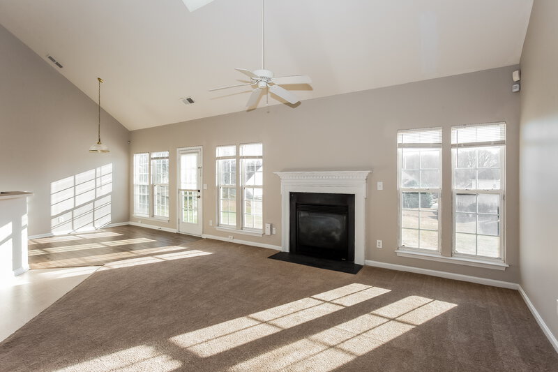 2,135/Mo, 9908 Spring Park Dr Charlotte, NC 28269 Living Room View 2