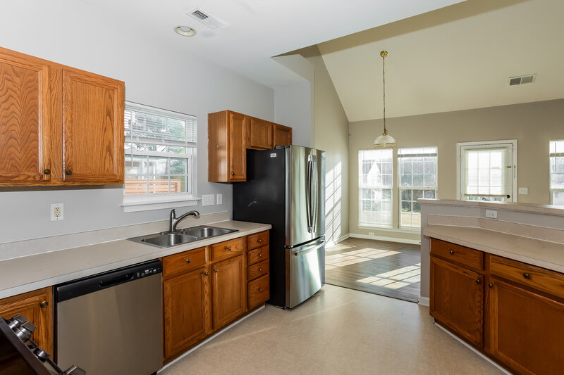 2,135/Mo, 9908 Spring Park Dr Charlotte, NC 28269 Kitchen View