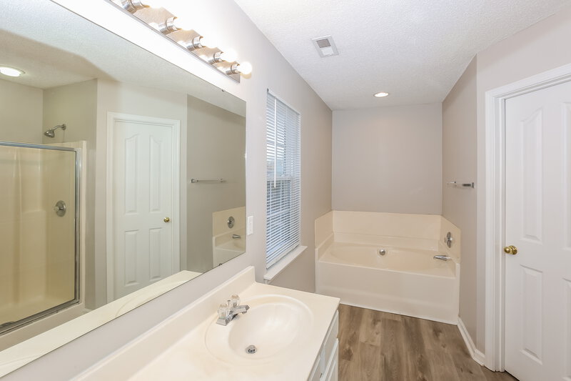 1,740/Mo, 7525 Grabill Dr Charlotte, NC 28269 Main Bathroom View