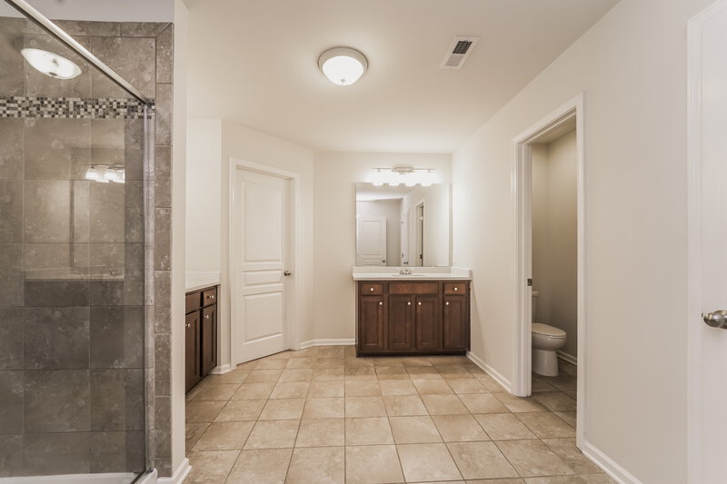 2,600/Mo, 15315 Fred Brown Rd Huntersville, NC 28078 Main Bathroom View