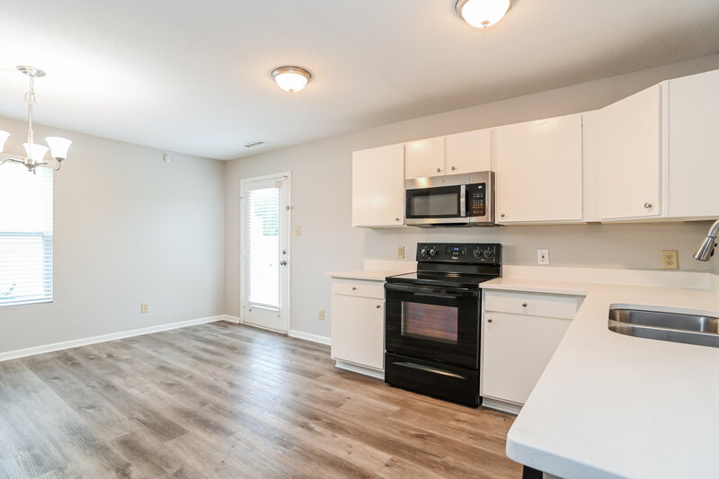 1,965/Mo, 13921 Lawrence Farm Ln Charlotte, NC 28278 Kitchen View