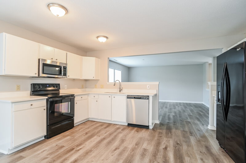 1,965/Mo, 13921 Lawrence Farm Ln Charlotte, NC 28278 Kitchen View 2