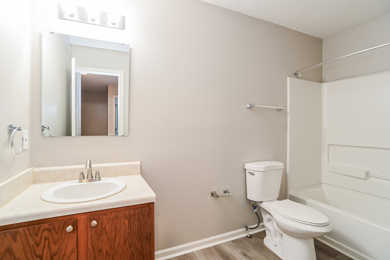 1,965/Mo, 13921 Lawrence Farm Ln Charlotte, NC 28278 Bathroom View