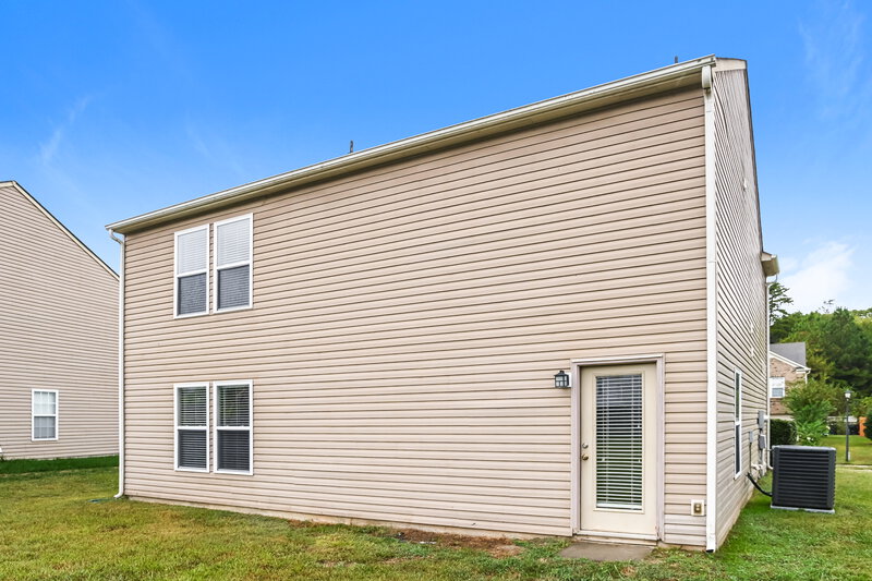1,965/Mo, 13921 Lawrence Farm Ln Charlotte, NC 28278 Rear View