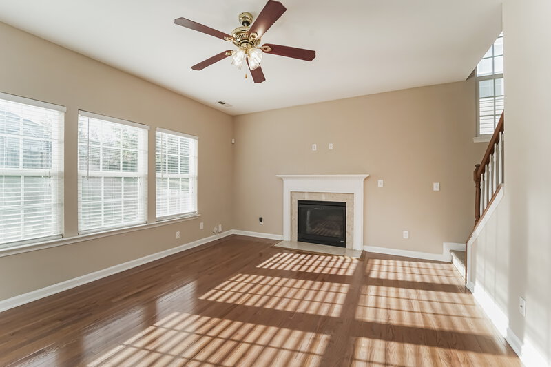2,595/Mo, 9815 Edinburgh Ln Charlotte, NC 28269 Living Room View 2