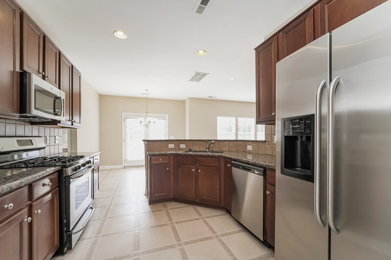 2,595/Mo, 9815 Edinburgh Ln Charlotte, NC 28269 Kitchen View 2