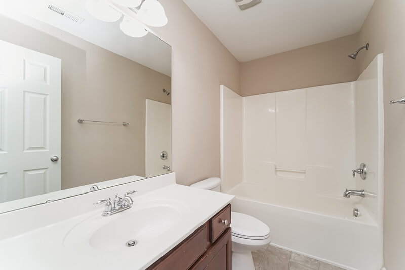 2,595/Mo, 9815 Edinburgh Ln Charlotte, NC 28269 Bathroom View