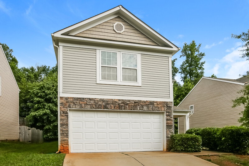 2,150/Mo, 5521 Twin Brook Dr Charlotte, NC 28269 Front View 2