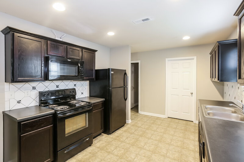 2,150/Mo, 5521 Twin Brook Dr Charlotte, NC 28269 Kitchen View