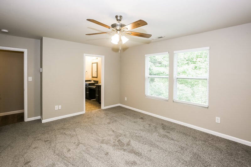 2,150/Mo, 5521 Twin Brook Dr Charlotte, NC 28269 Main Bedroom View