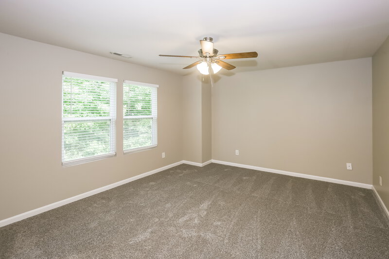 2,150/Mo, 5521 Twin Brook Dr Charlotte, NC 28269 Main Bedroom View 2