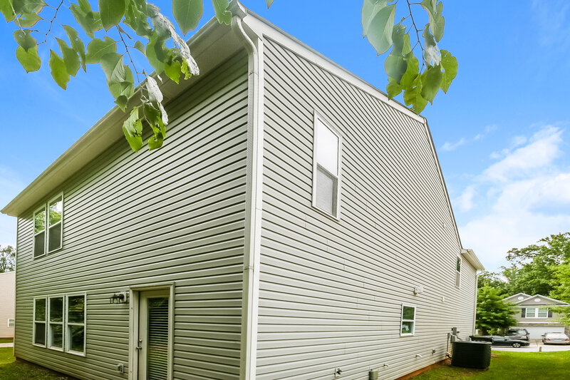 2,150/Mo, 5521 Twin Brook Dr Charlotte, NC 28269 Rear View
