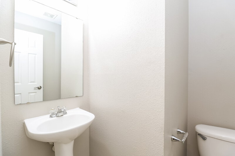 0/Mo, 1902 Mallard Woods Pl Charlotte, NC 28262 Bathroom View