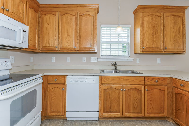 2,160/Mo, 4309 Donnell Dr Gastonia, NC 28056 Kitchen View 2