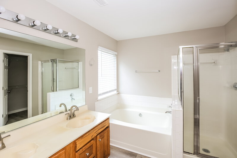 3,100/Mo, 4006 Brookforest Ln Indian Trail, NC 28079 Main Bathroom View