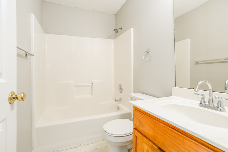 1,880/Mo, 6703 Devongate Ln Charlotte, NC 28269 Bathroom View