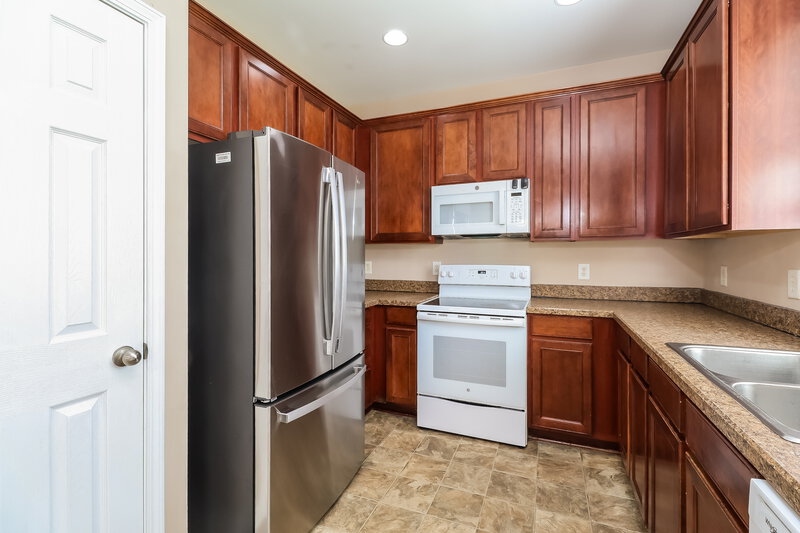 2,000/Mo, 939 Old Forester Ln Charlotte, NC 28214 Kitchen View 2
