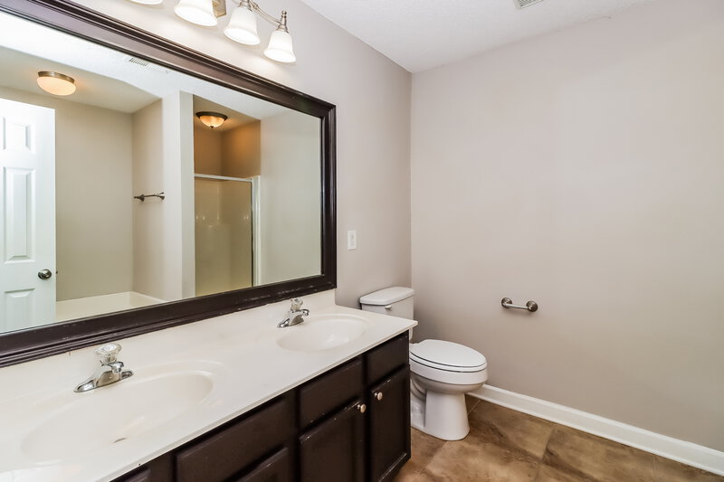 2,130/Mo, 1451 Mandy Place Ct Charlotte, NC 28216 Main Bathroom View