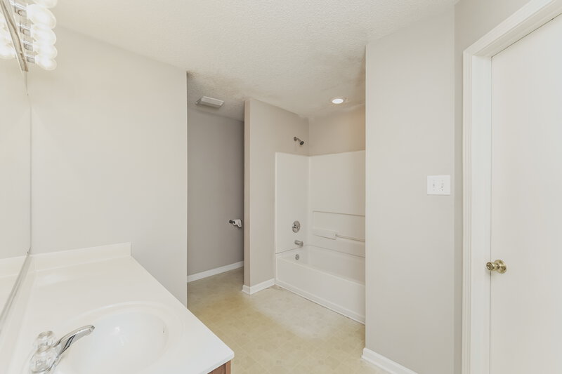 2,910/Mo, 4490 Saint Catherines Ct Concord, NC 28025 Main Bathroom View